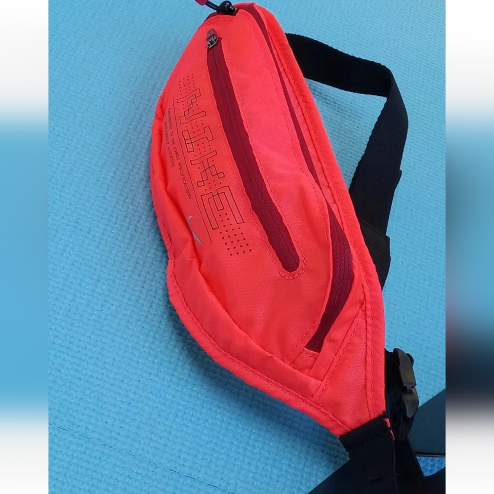 NWT Nike Zippered Waist Pack Gym Running Belt Fanny Pack - Orange Neon